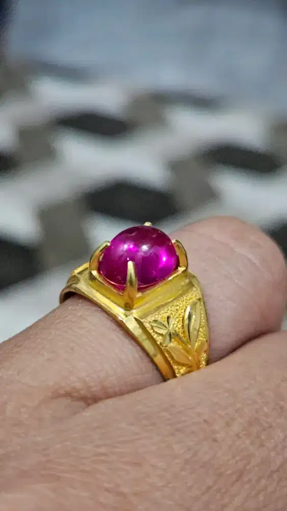 Cincin Emas dengan Batu Merah Delima (Asli)