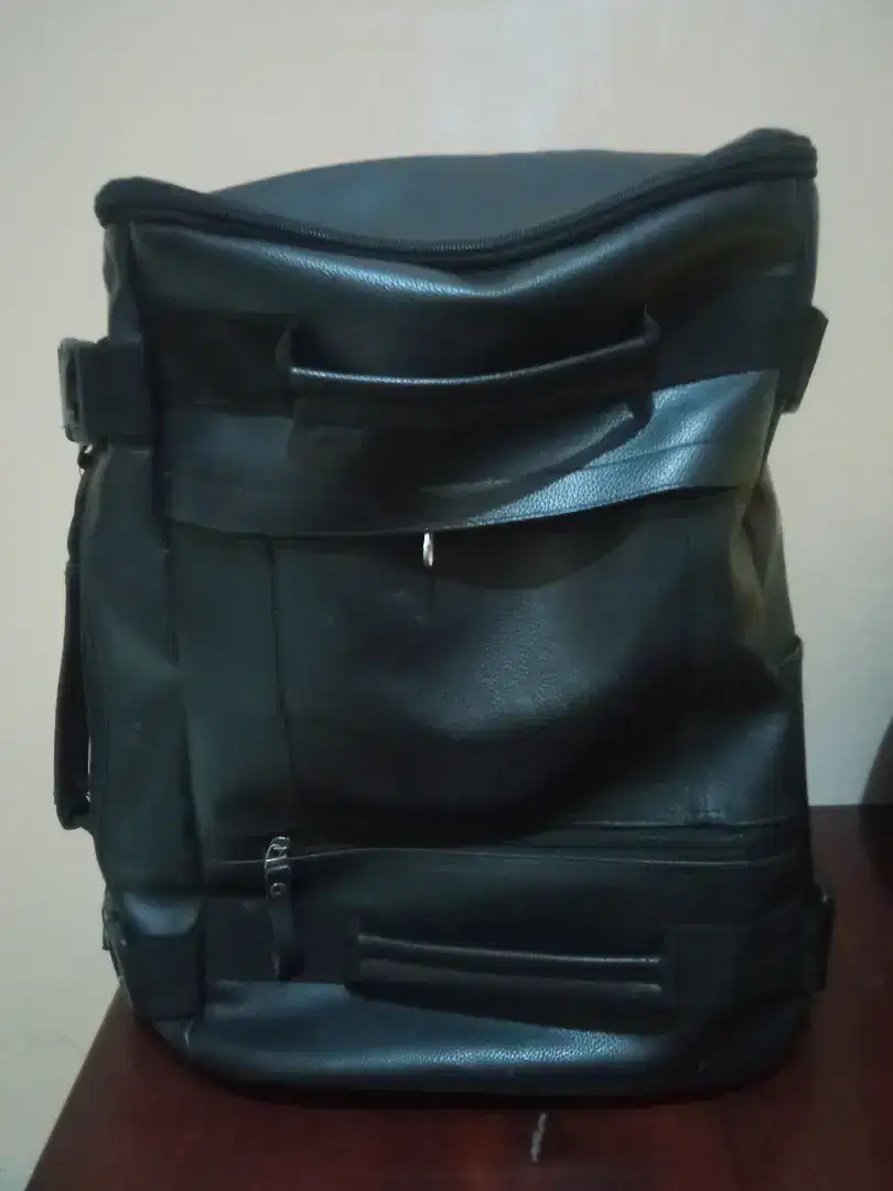 Jual cepat Tas ransel pria warna hitam