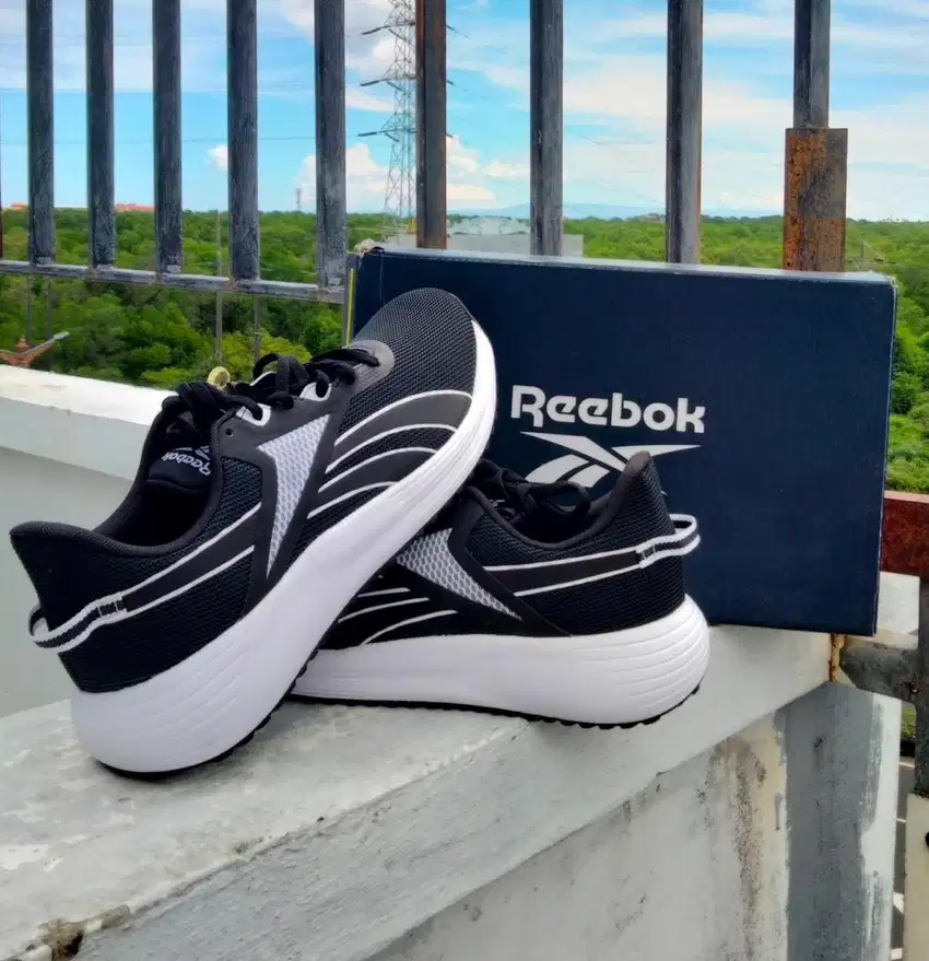 Reebok Shoes Size 43