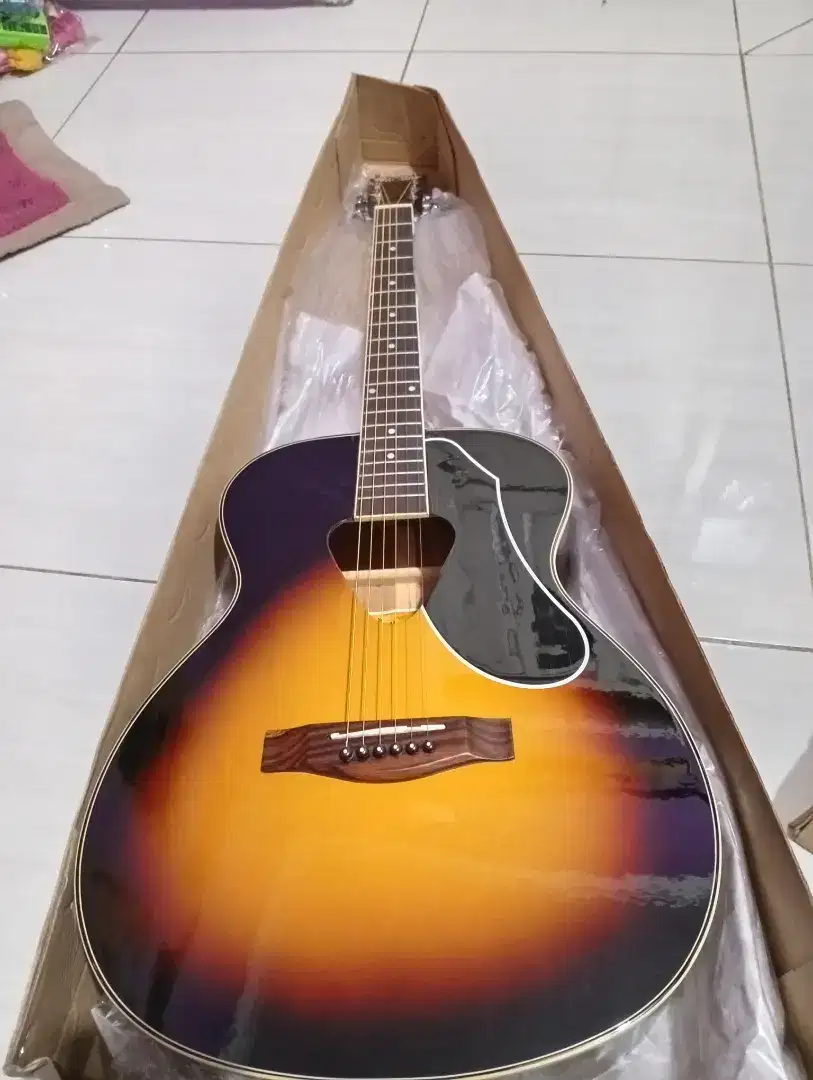 Gitar akustik Martin go