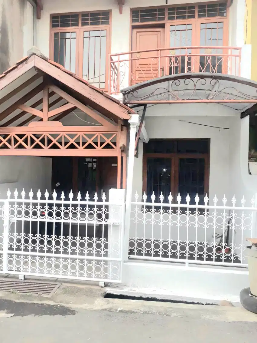 Disewakan rumah terawat 3 Lantai Di daerah Cibiru-Bandung