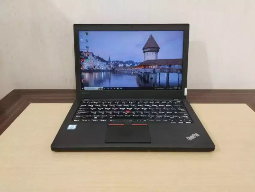 LENOVO Thinkpad X260
Prosesor Intel Core i7-6600U