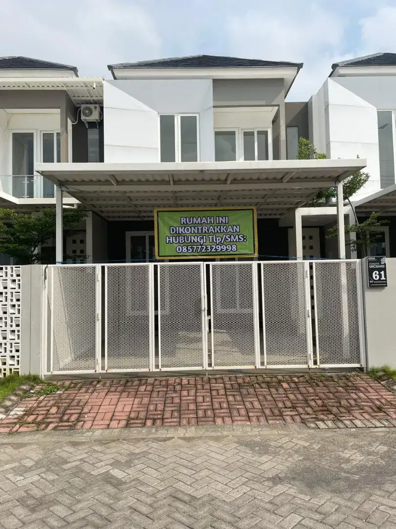 Rent / 房子出租 / Sewa Rumah 2 (dua) Lantai Perumahan Elite Gresik.