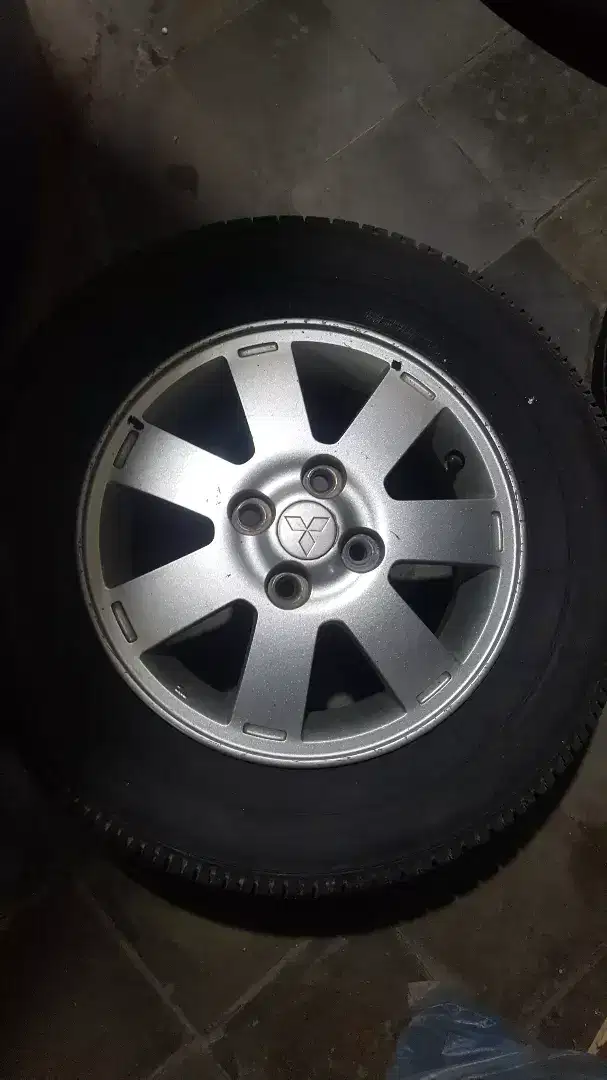 velg oem mirage 4biji