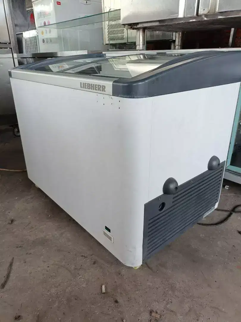 Jual cepat Freezer Sliding kaca merk Liebherr
Kapasitas 270L