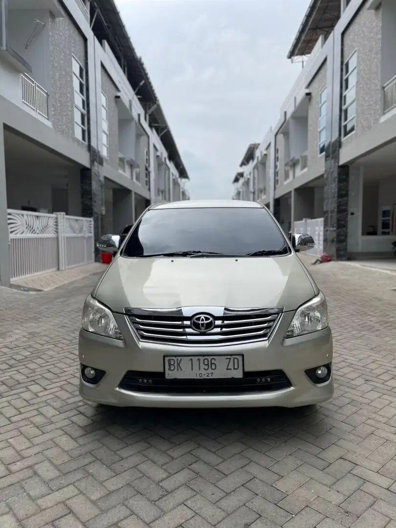 Kijang innova 2.0 V bensin AT