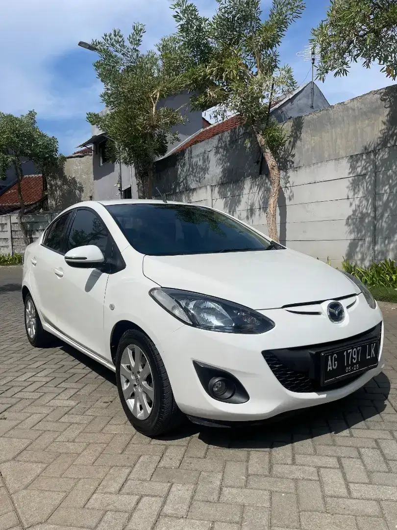 Mazda 2 R sedan matic KM 90rb kondisi bagus