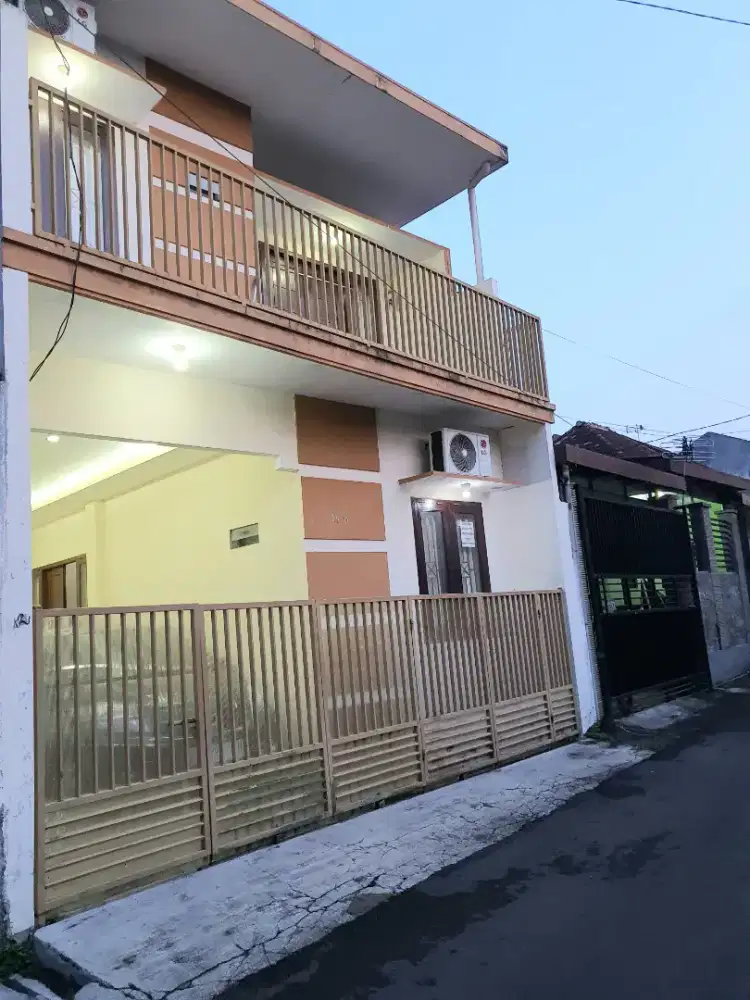 Dijual Rumah 2 Lantai Tengah Kota Malang