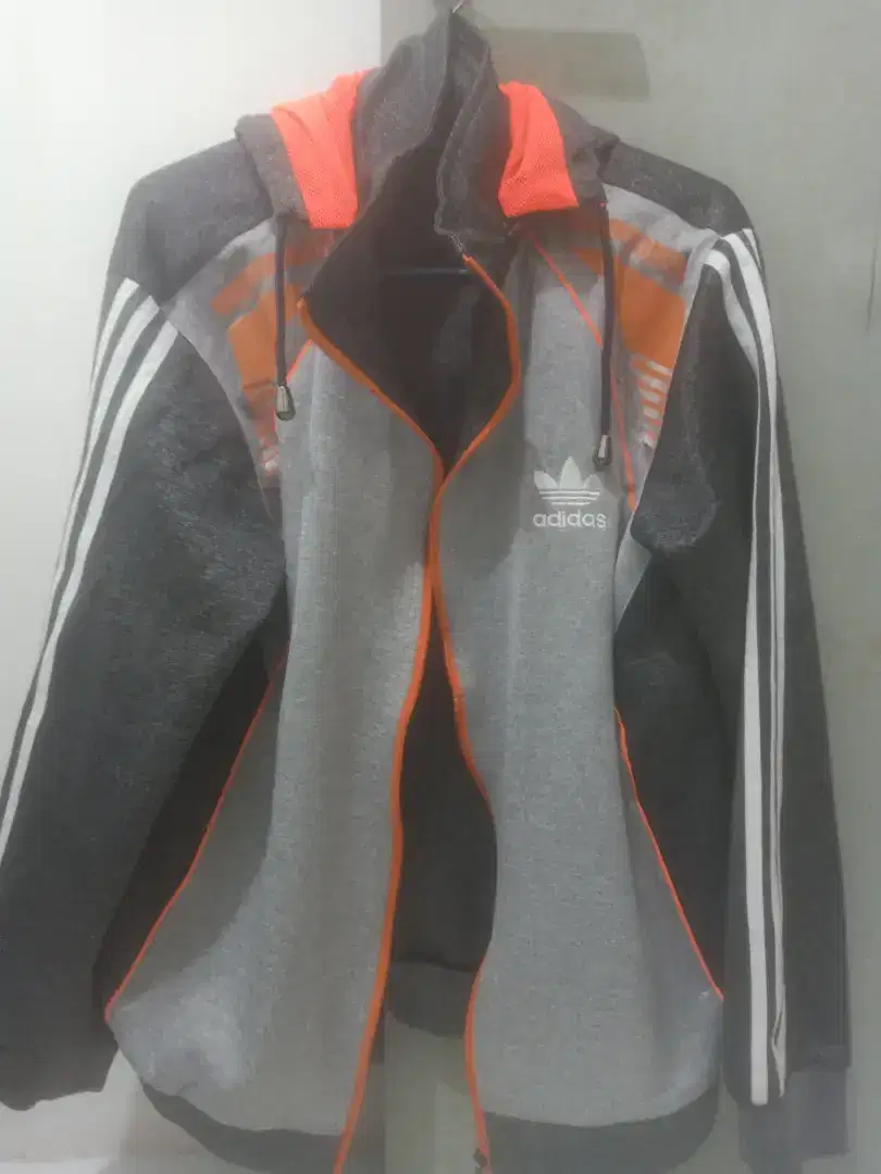 Jual jaket adidas kondisi bekas tp seperti baru tidak permah dipake