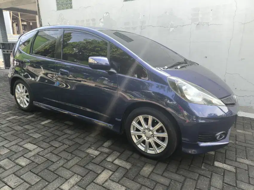 JAZZ RS AUTOMATIC BIRU ISTIMEWA