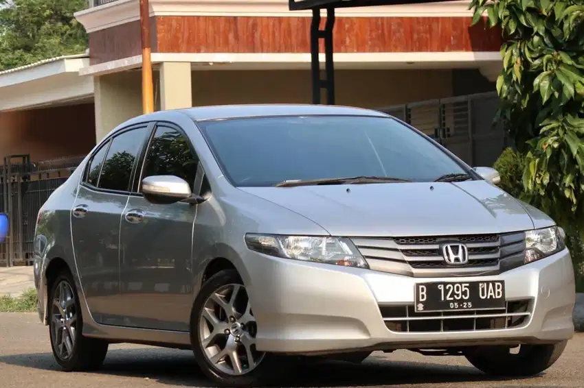 LOW KM! Honda City E MT 2010