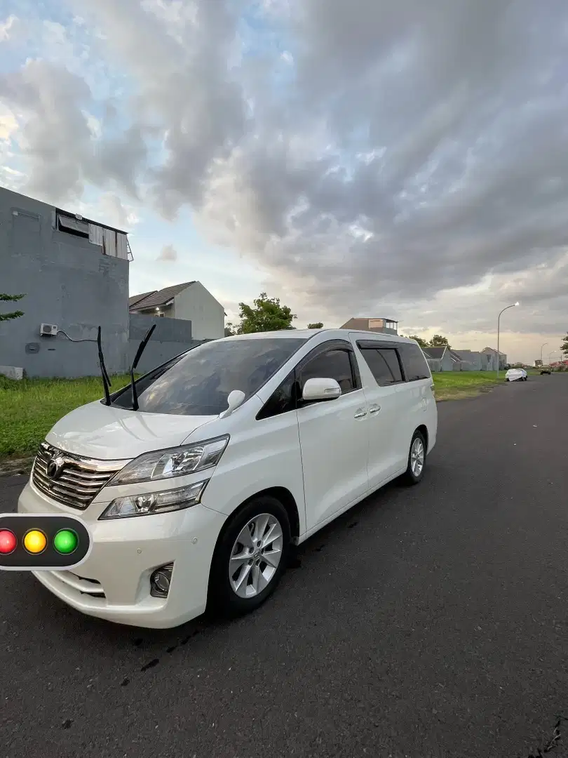 Toyota Vellfire 2012