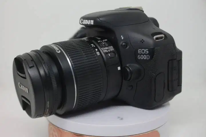 CANON 600D LENSA 18-55MM HITAM DOF BUKAN 3000D