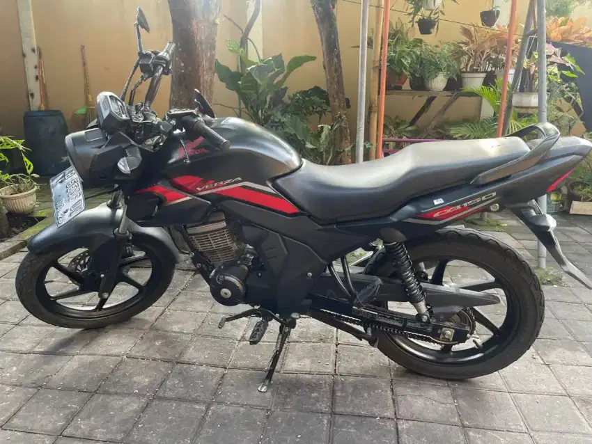 Cb verza cw 2021 hitam gbm