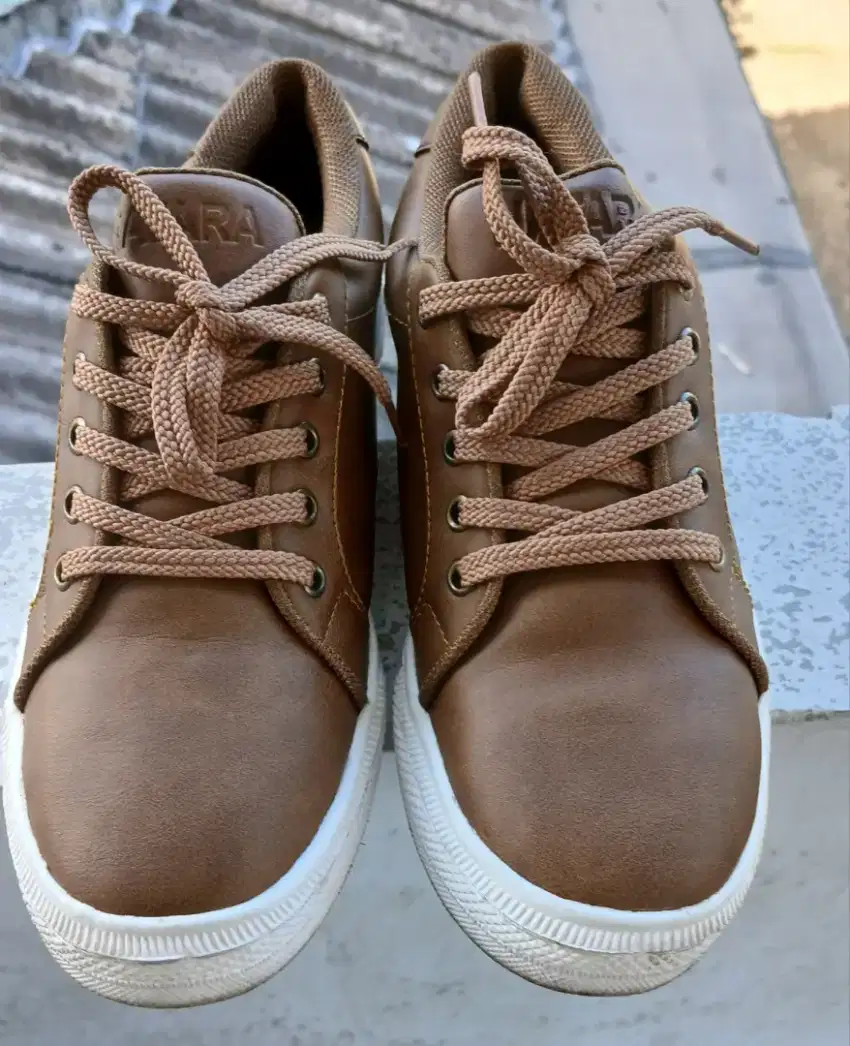 Preloved Natara Sepatu Wanita Casual Sneakers Delta Tan Series size 38