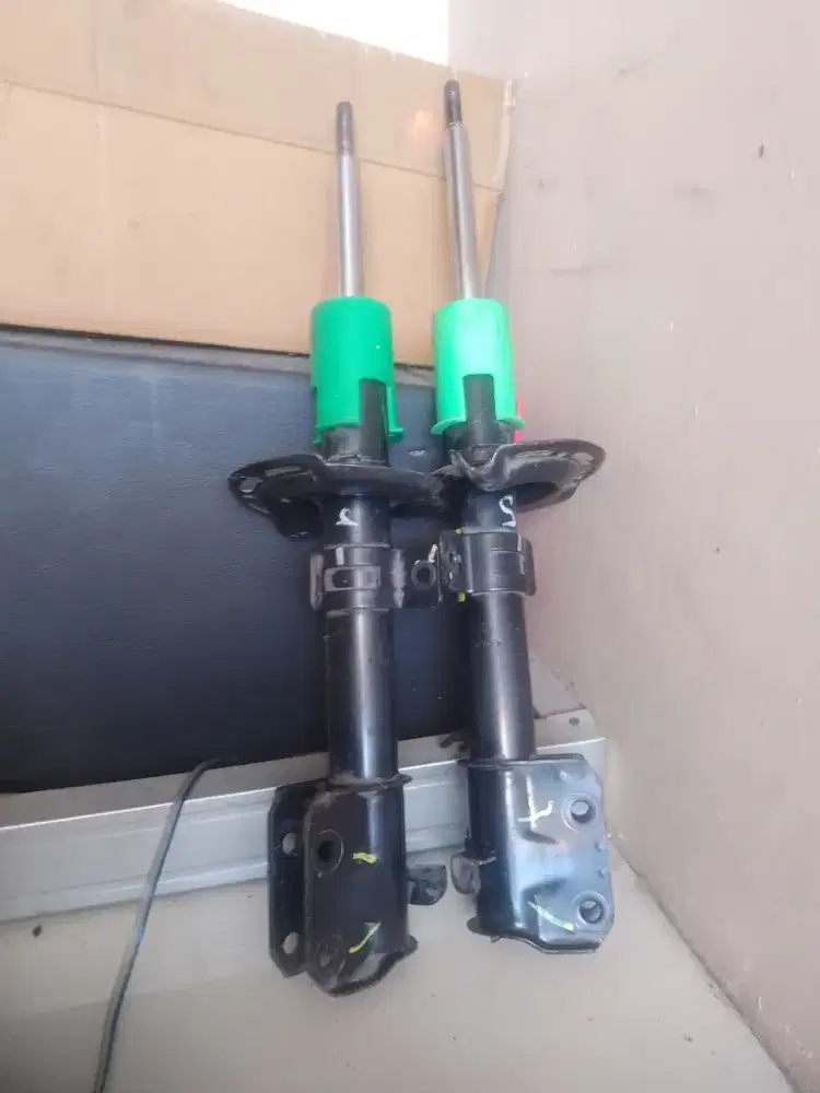 Shock absorber depan Suzuki ertiga