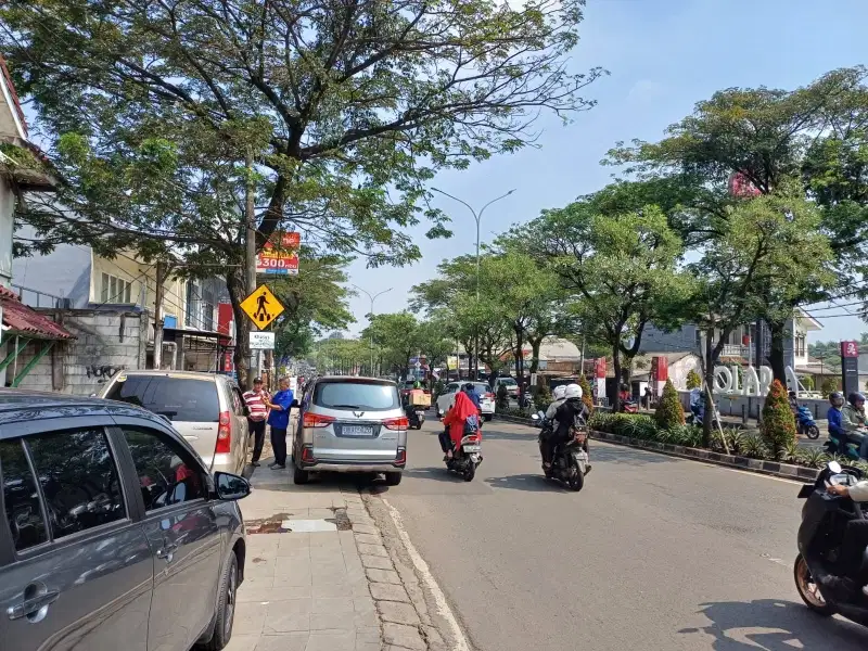 Ruang Usaha di pinggir jalan raya Ciater Raya