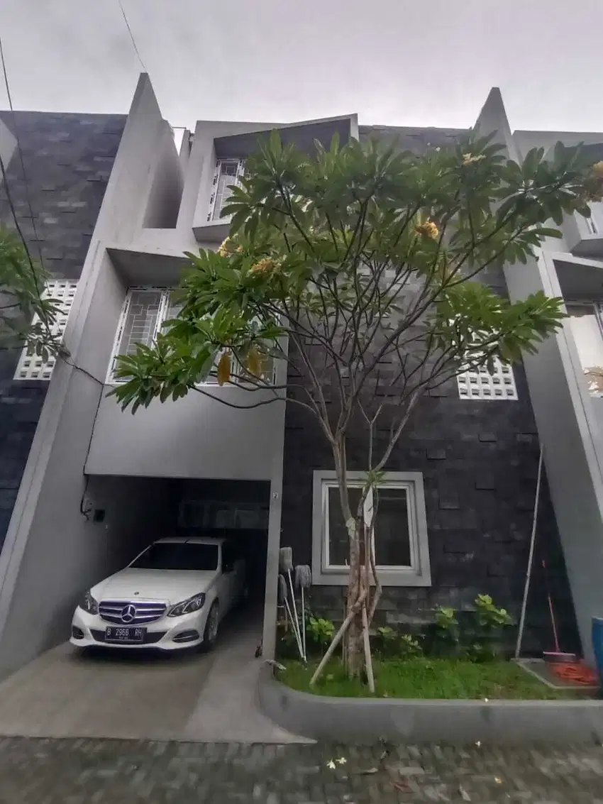 Rumah sewa town house di Mampang, Jakarta Selatan