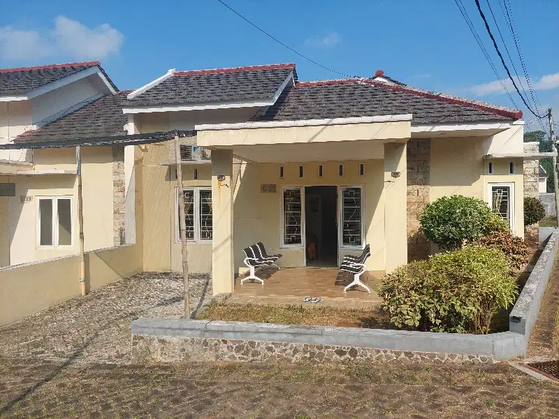 Dijual rumah di perumahan plus perabot