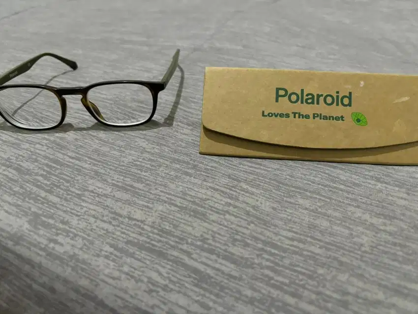 Kacamata merk polaroid