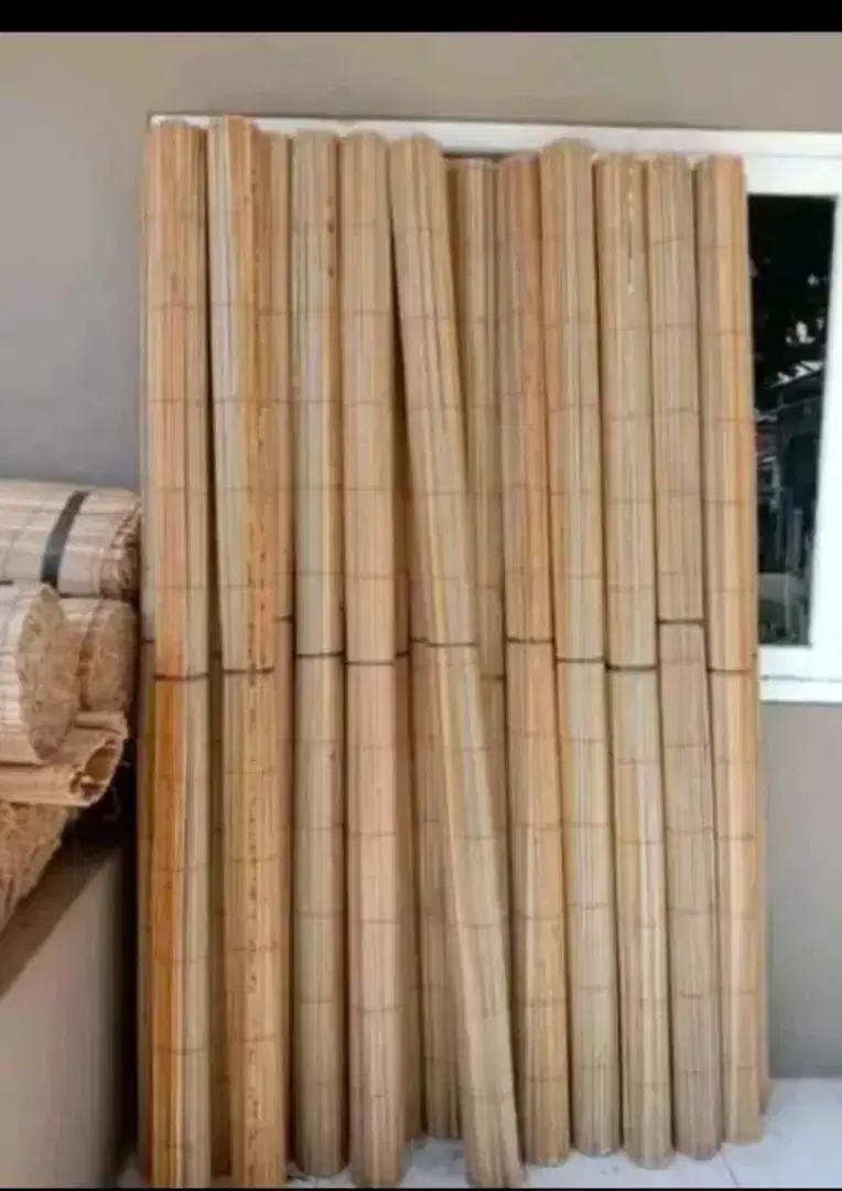 Tirai bambu ,rotan dan kayu motif penghalang matahari dan air hujan