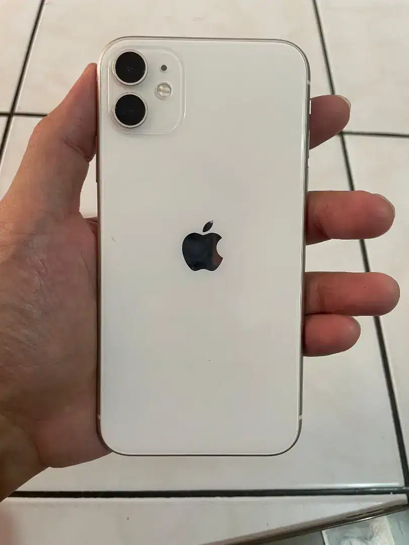 iPhone 11 64 GB Putih Mulus