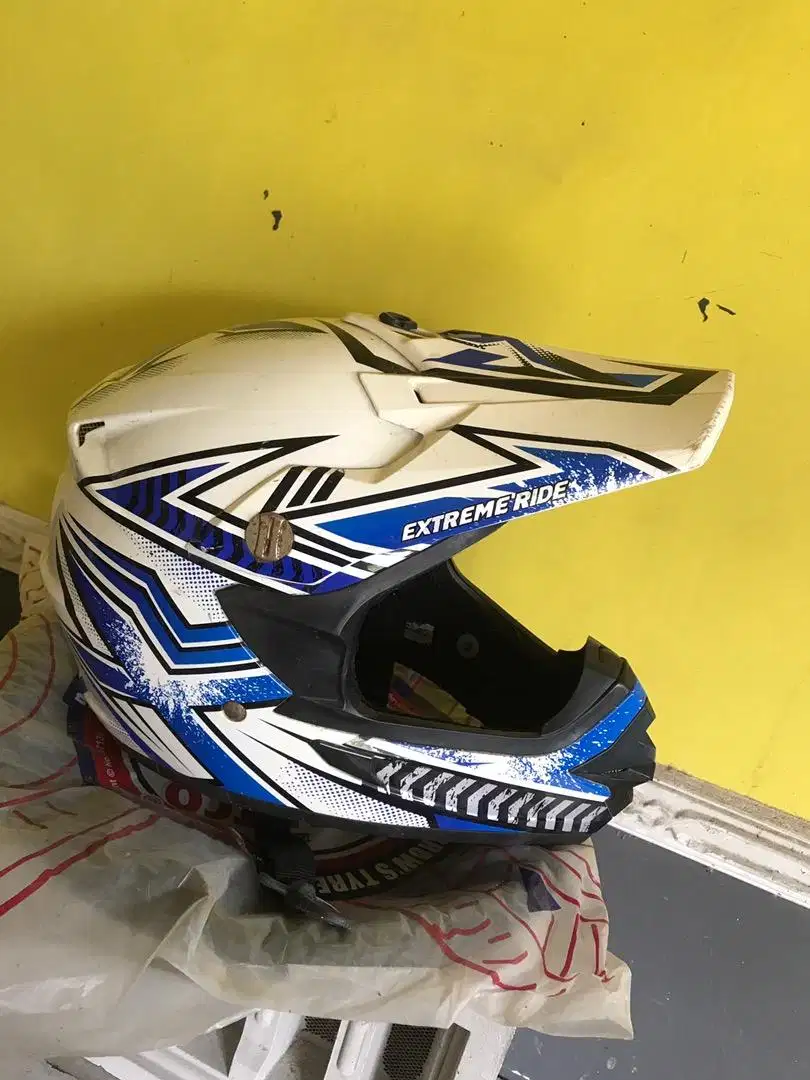 Helm cross original yamaha Xride