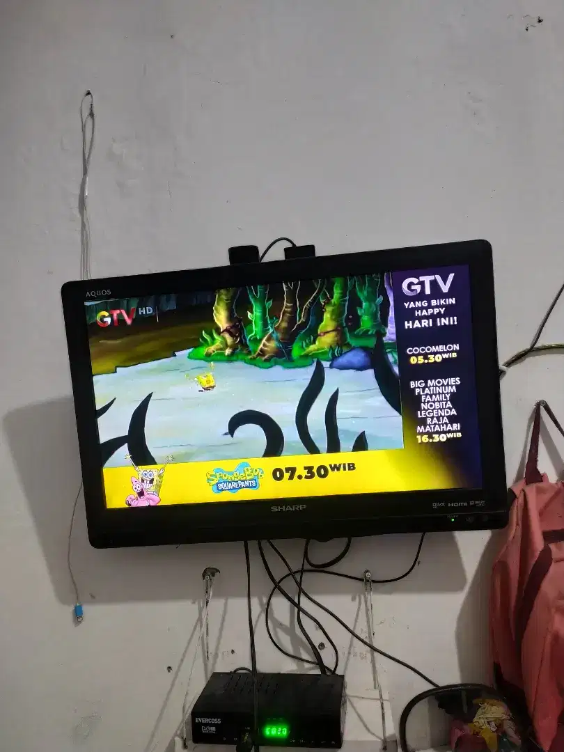 Jual TV Sharpa Aquos+STB Evercross+Antena digital(nego tipis)