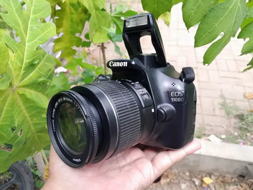 Kamera dslr Canon 1100D