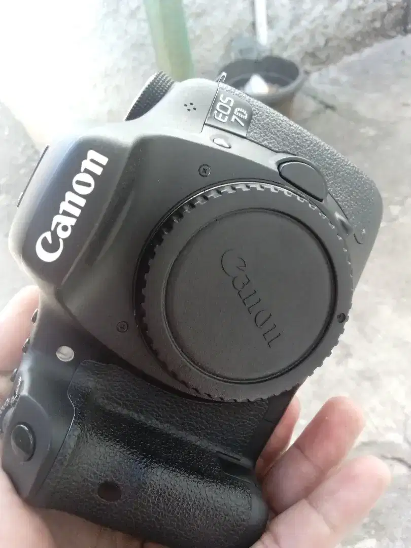 Jual canon 7D komplit + lensa yongno 50mm.f.8