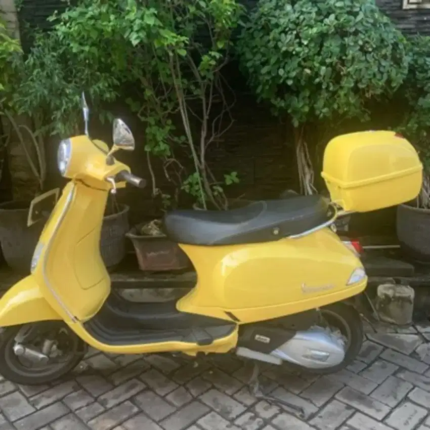 DIJUAL VESPA LX IGET 125 THN 2021