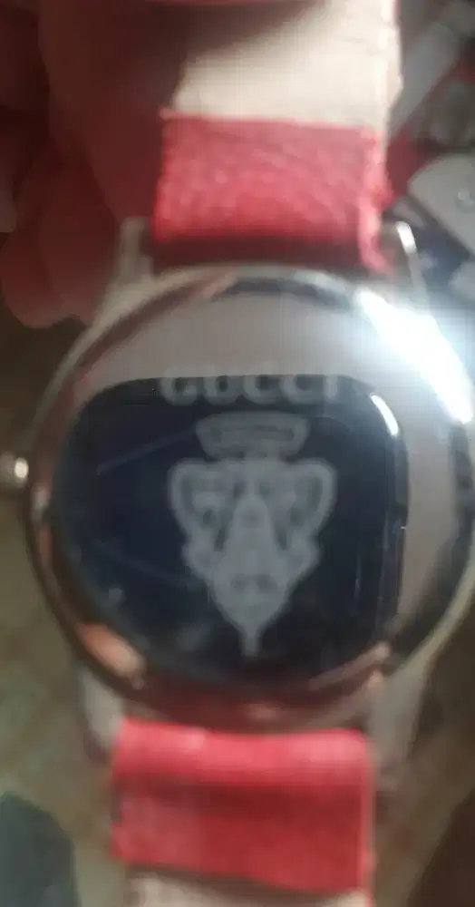 Jam tangan Gucci