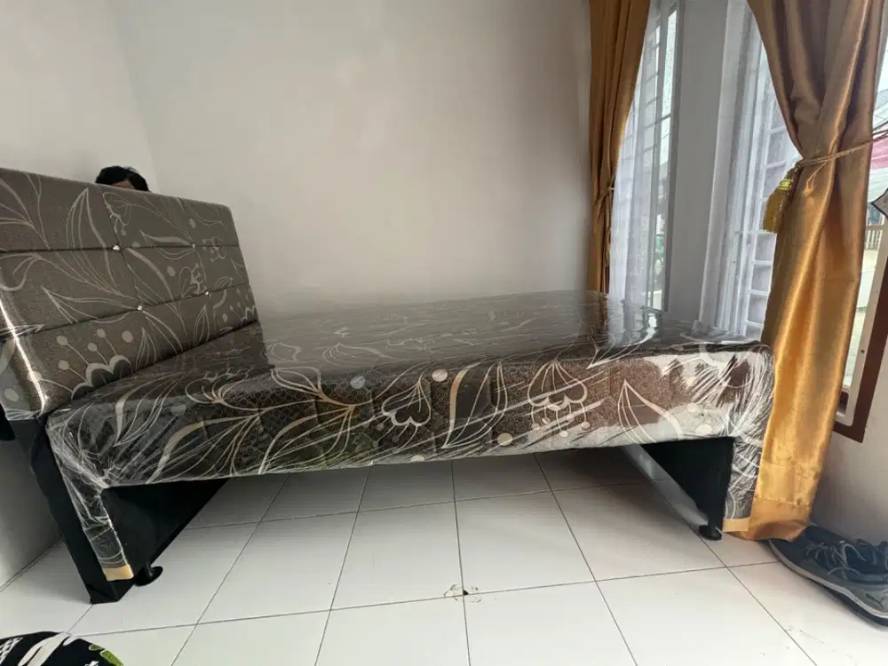 Tempat tidur single baru 1 bulan pake