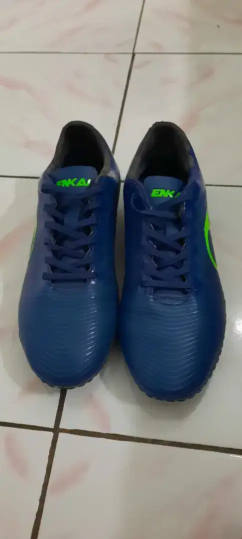 Sepatu bola - ENKAI