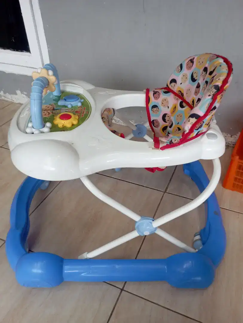 Baby walker untuk bayi