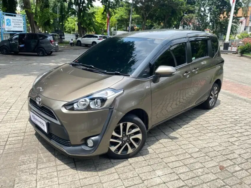 Toyota Sienta 1.5 V Bensin-AT 2017 Coklat LPI