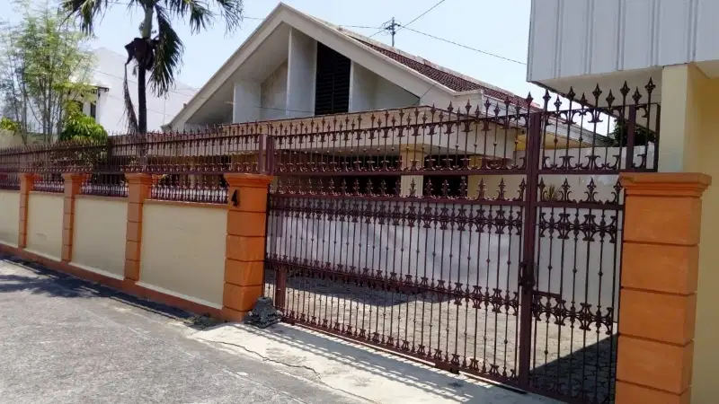 Dijual Rumah di Jln. Adisucipto, sebrang JIH  Solo