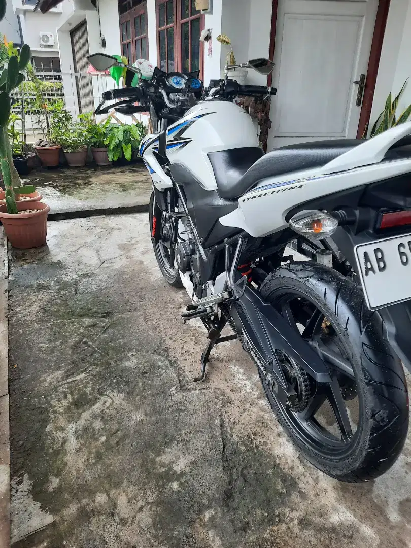 Honda CB150R 2013 terawat