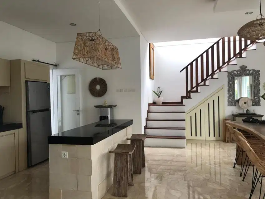 Dijual villa lantai 2 lokasi canggu brawa