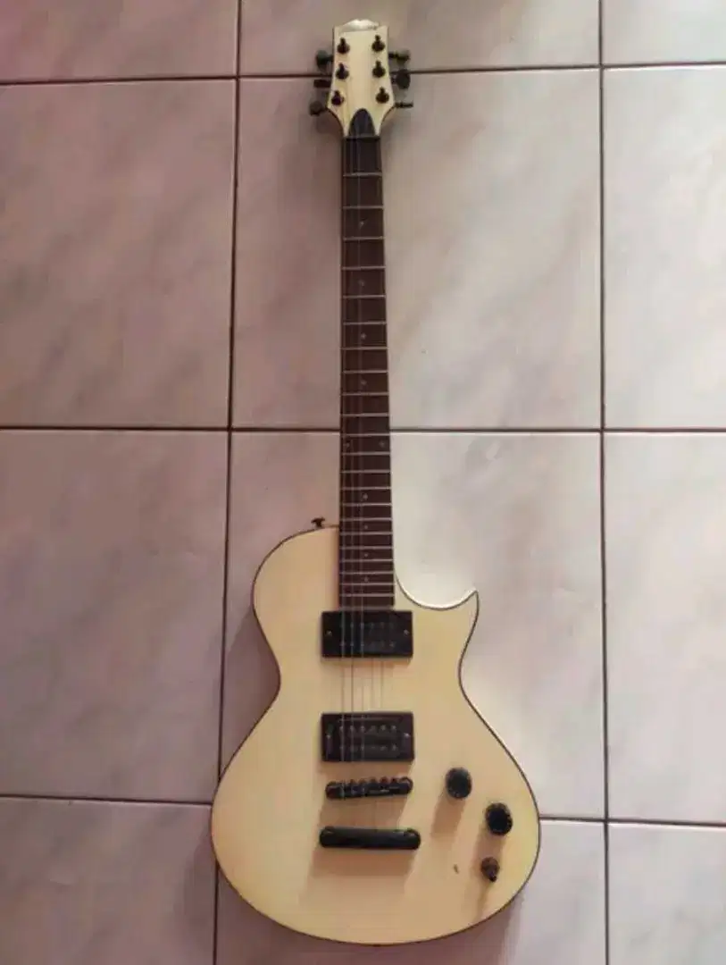 Gitar merk gillmore gg20 Ltd model lespaul asli original mic