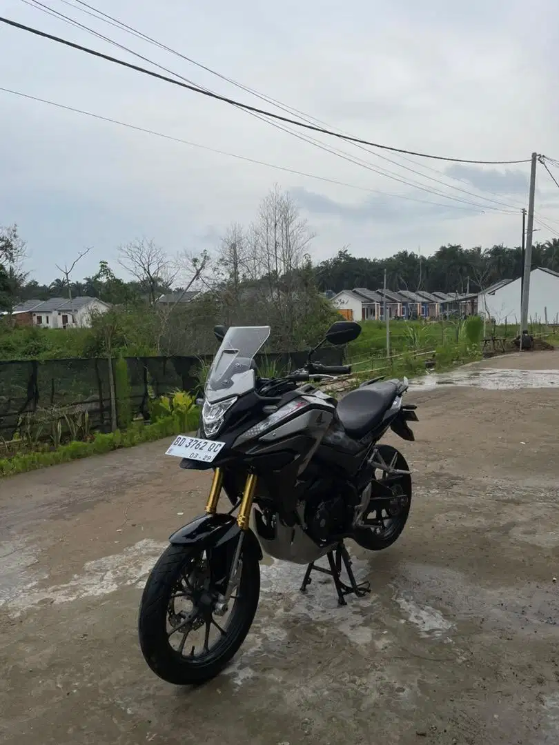 Cb150x SE 2024 KM 5.500 perak