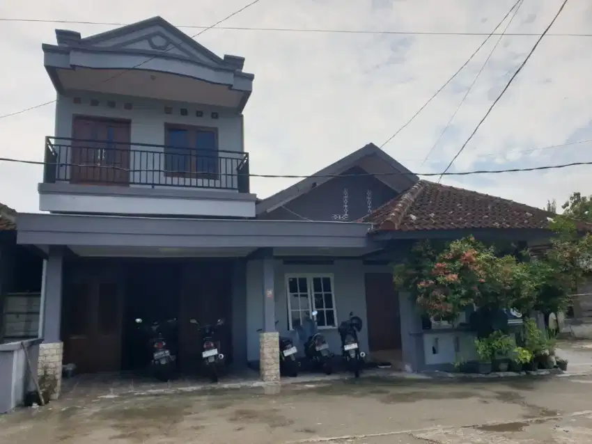 Disewakan rumah cocok untuk rumah tangga, kantor atau ruang usaha