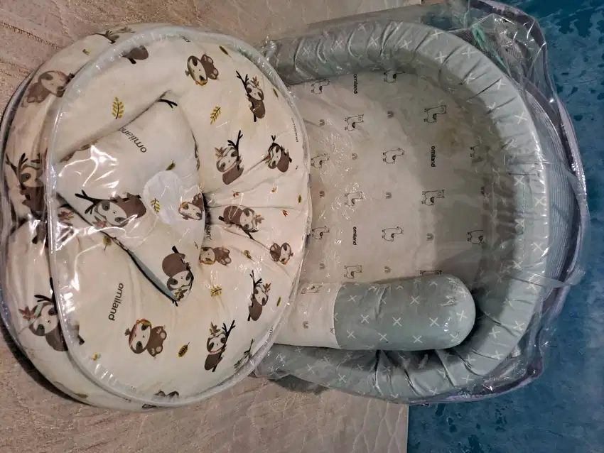 TEMPAT TIDUR BAYI DAN BANTAL MENYUSUI