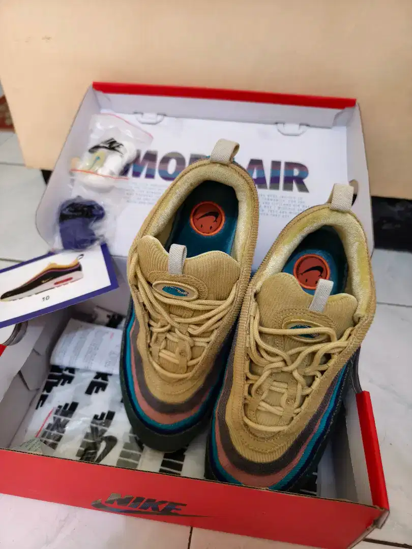 Sepatu  Size 44 bisa dipakai kaki size 43 juga lengkap dan mulus