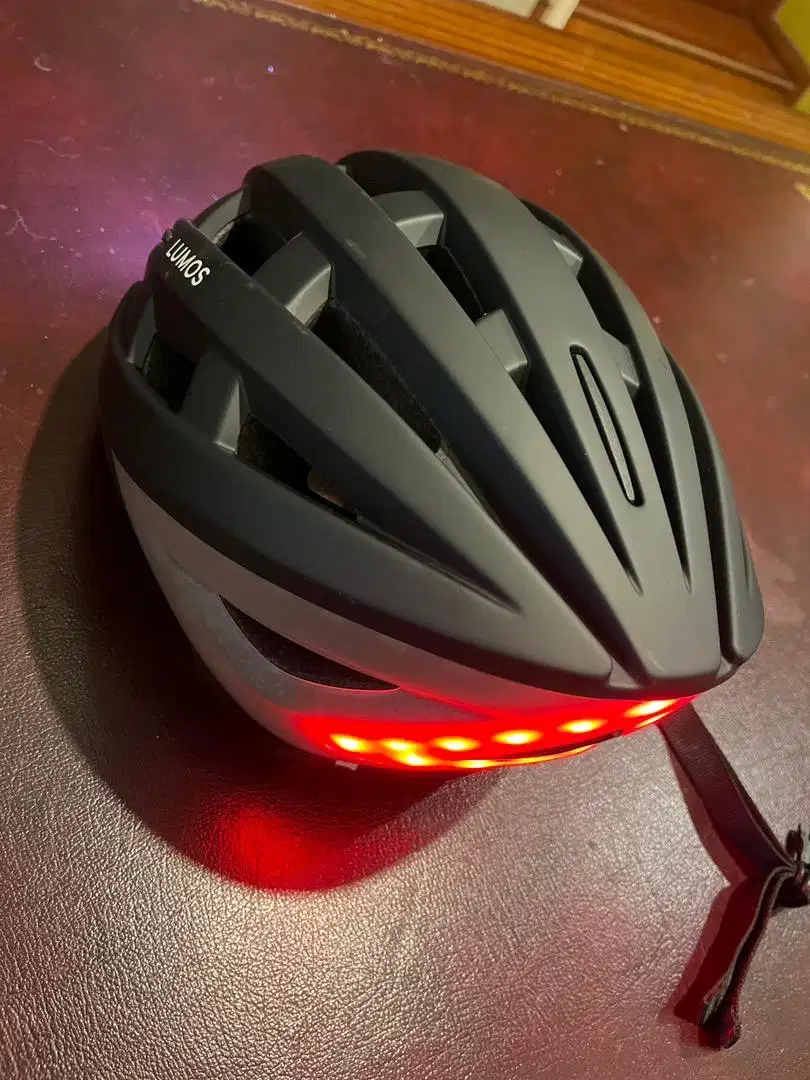 Helm sepeda Lumos-smart helmet