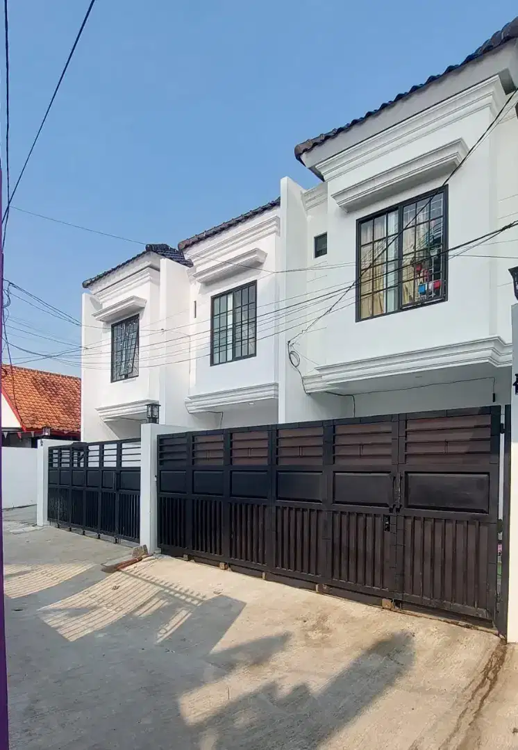 Di jual rumah white house kelapa dua wetan Ciracas