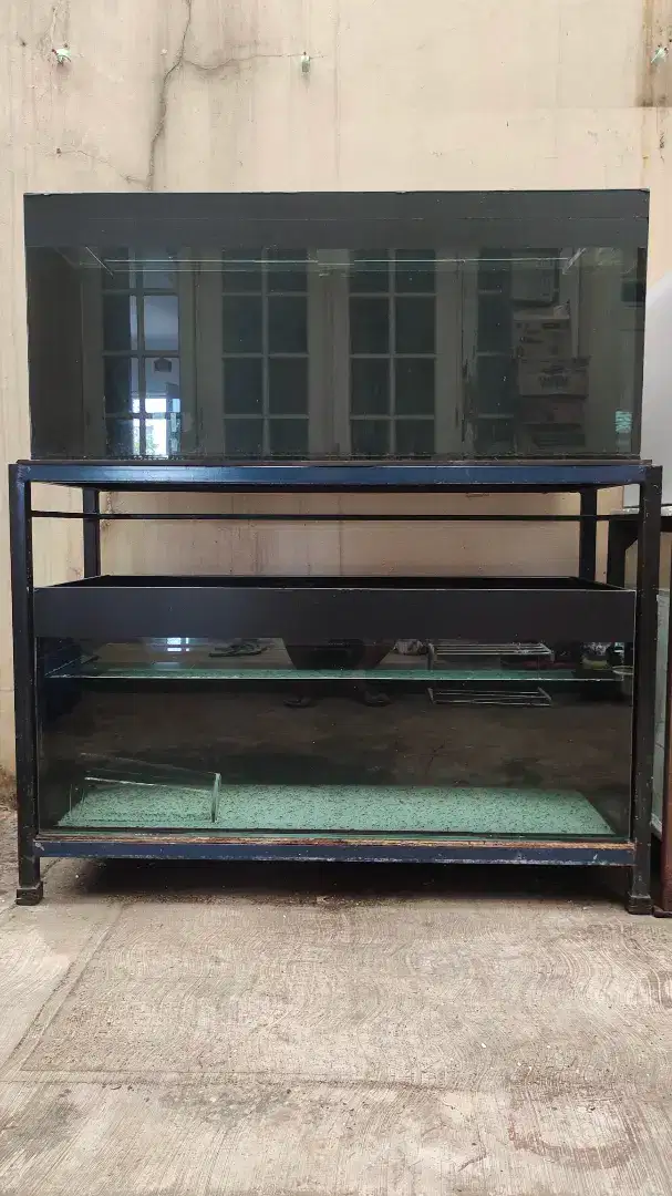 Dijual : 1 set Aquarium ( 2 unit uk 120x50x50 ) + Rak