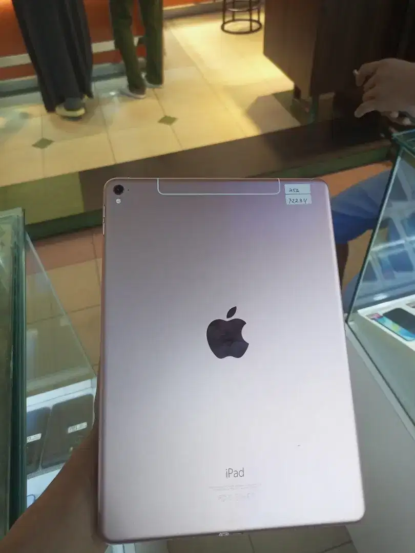 iPad pro 9.7 256gb wifi only warna pink