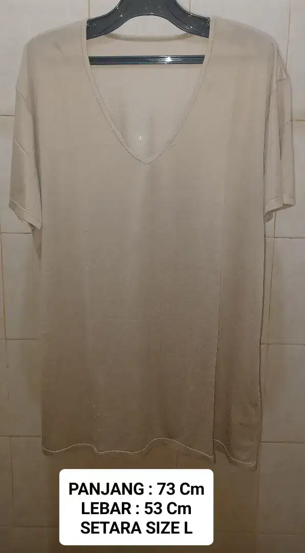 KAOS UNIQLO ORIGINAL