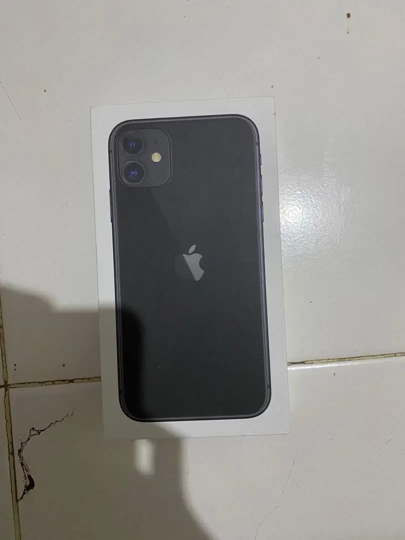 Iphone 11 64 gb  2 bulan pemakai an